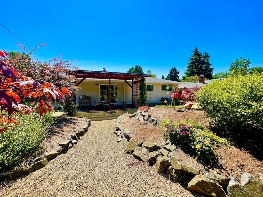 Colorful 50'S Ranch In The Heart Of Eugene 빌라 외부 사진