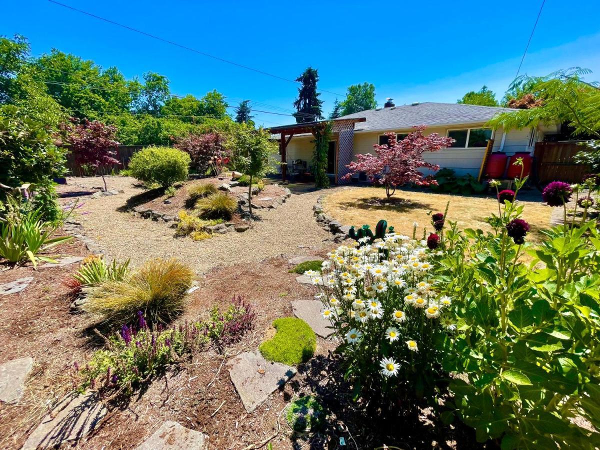 Colorful 50'S Ranch In The Heart Of Eugene 빌라 외부 사진