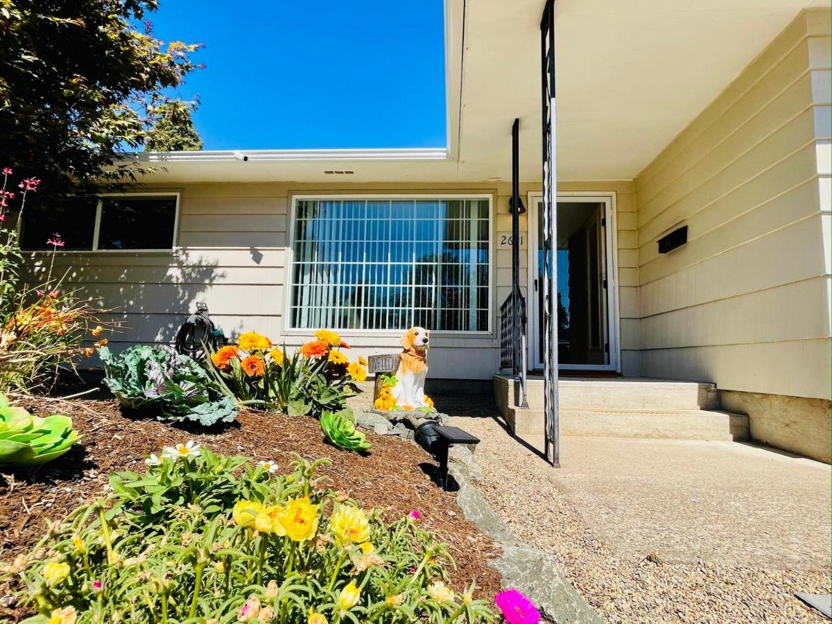 Colorful 50'S Ranch In The Heart Of Eugene 빌라 외부 사진